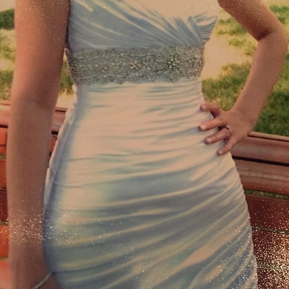 Wedding gown - Picture 2 of 3